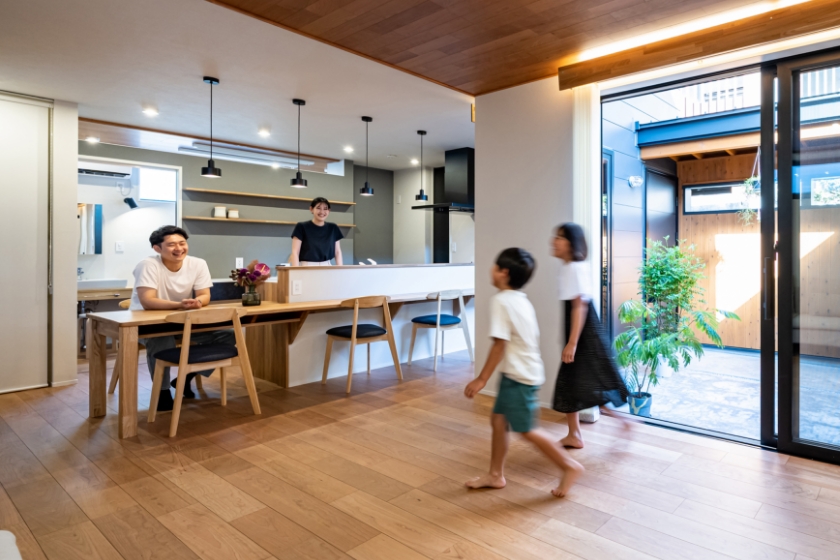 暮らしの快適さと家族の健康にこだわり⾼気密・⾼断熱を追求した家